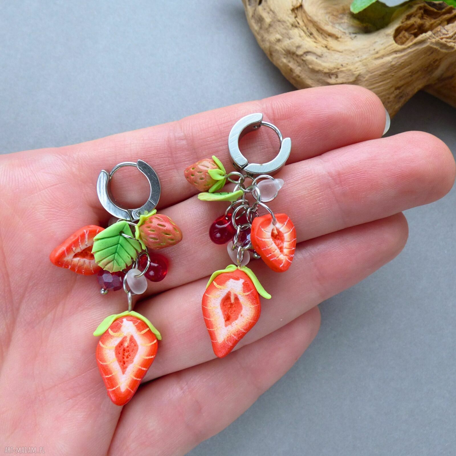 Długie kolczyki z truskawkami - letnia biżuteria handmade