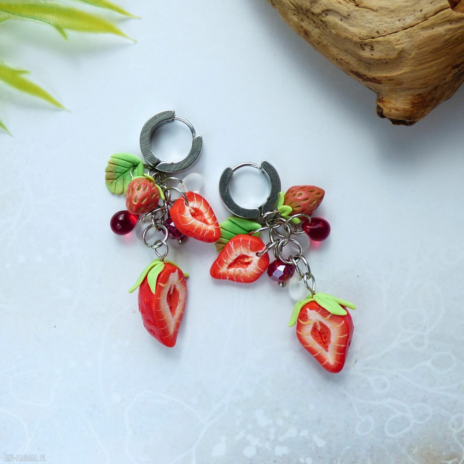 Długie kolczyki z truskawkami - letnia biżuteria handmade