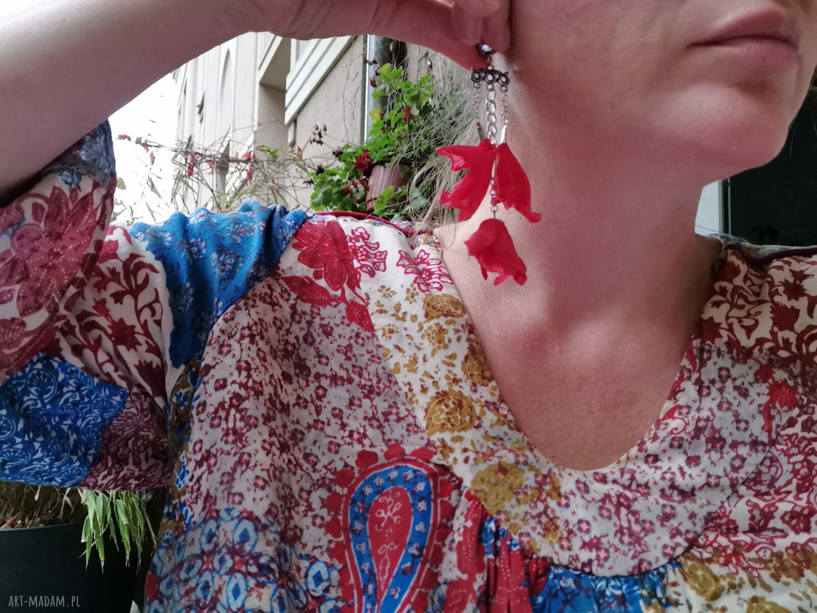 Kolczyki długie lekkie kwiaty w czerwieni - etno-boho