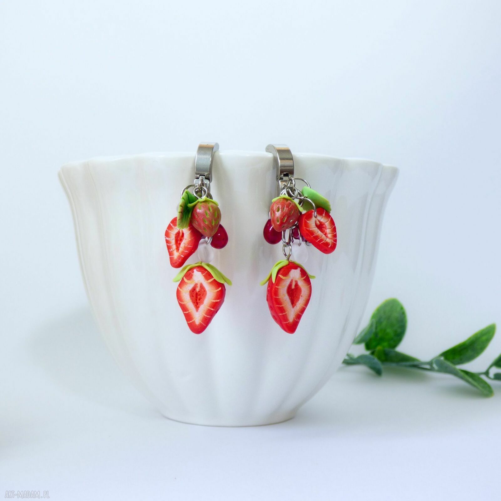 Długie kolczyki z truskawkami - letnia biżuteria handmade