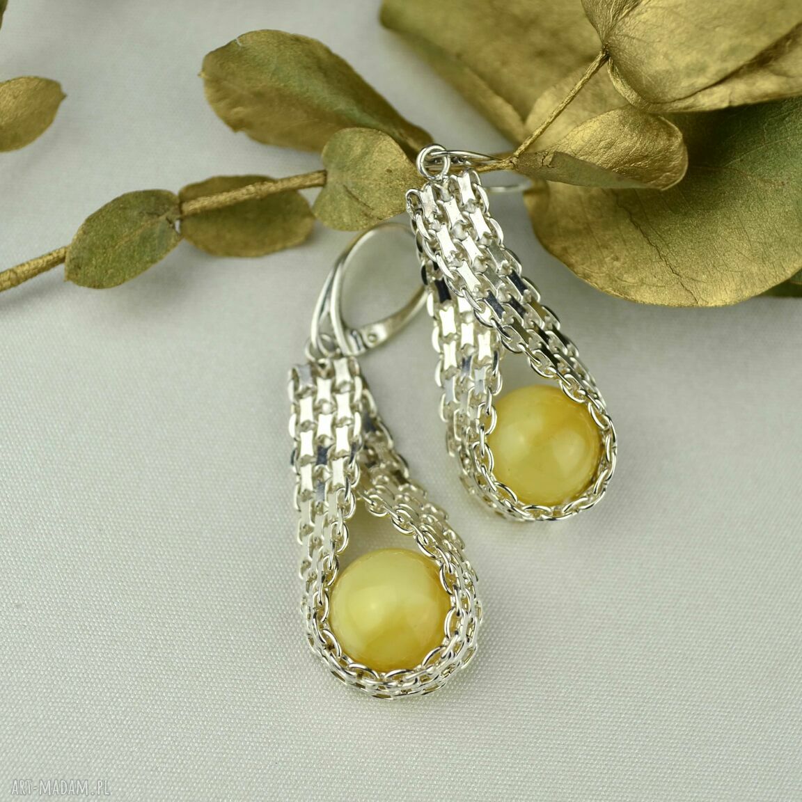 Długie wiszące kolczyki z mlecznym bursztynem bałtyckim - srebro 925