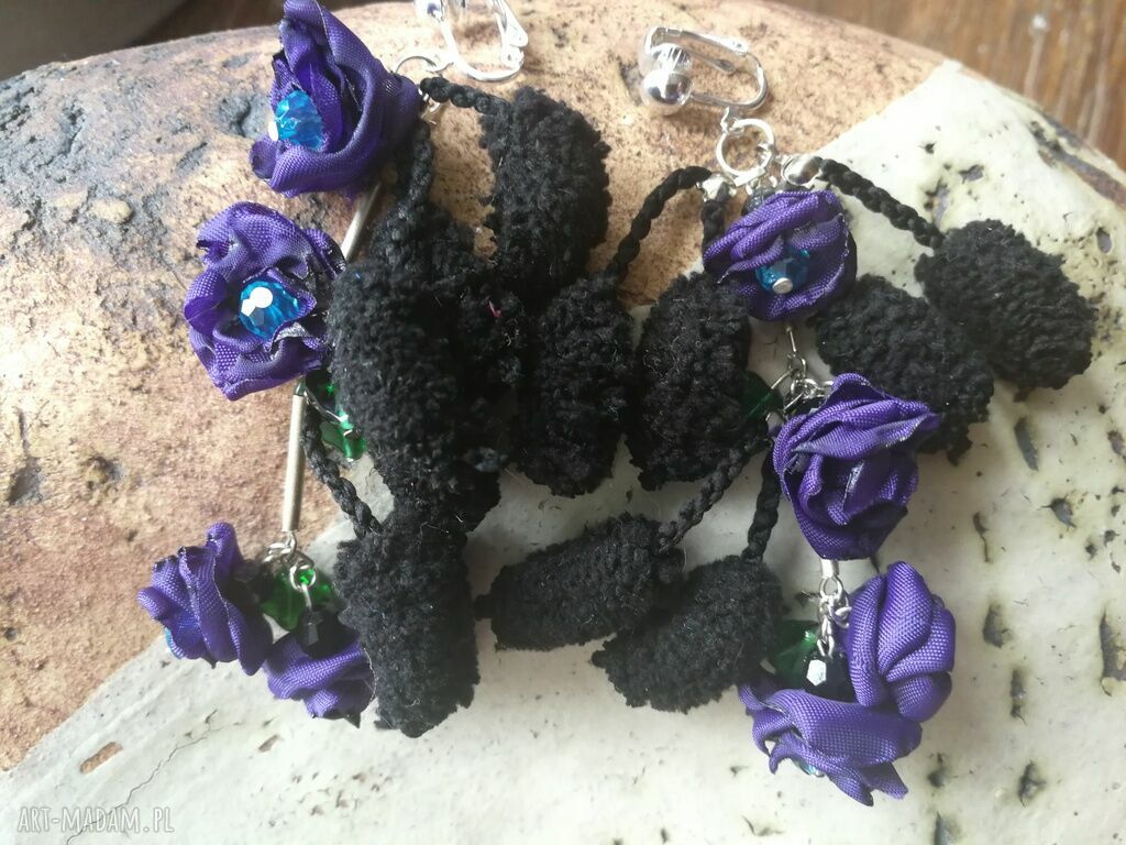 Długie, lekkie klipsy boho - róże i pompony 10 cm