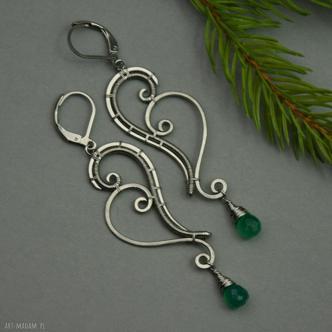 Długie kolczyki zielony onyks wire wrapping na stali chirurgicznej
