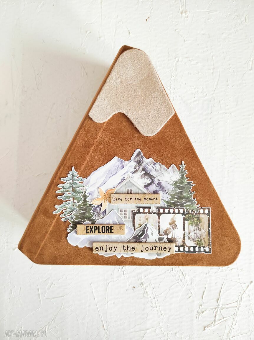 Prezent na urodziny: album scrapbooking do wklejania zdjęć - pamiątka dla bliskiej osoby