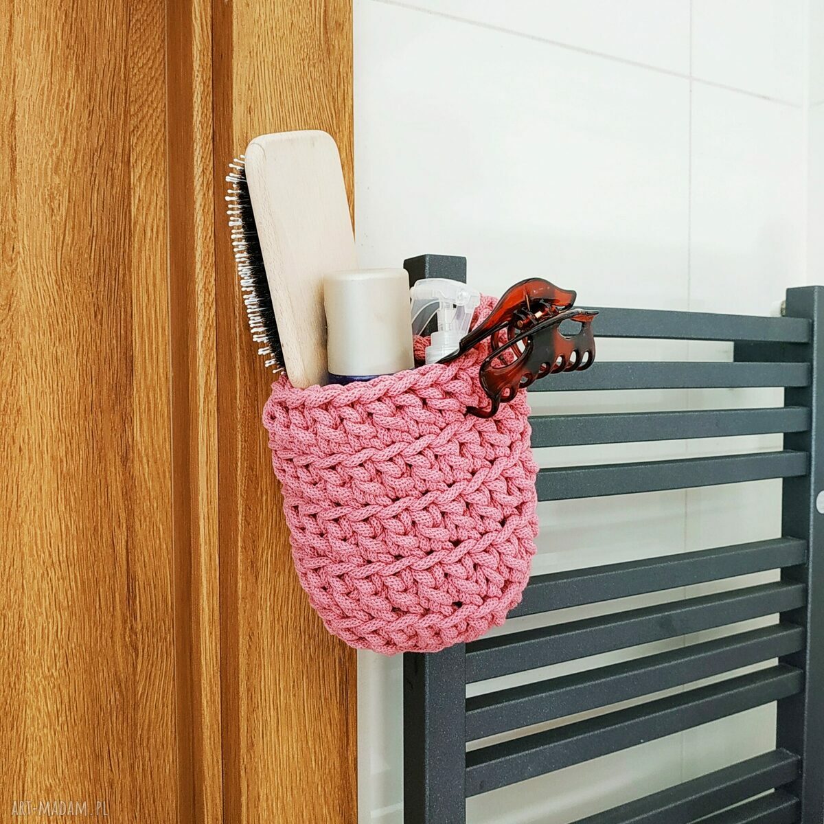 Kwiatowy koszyk do zawieszenia na ścianę - handmade na kosmetyki i spinki