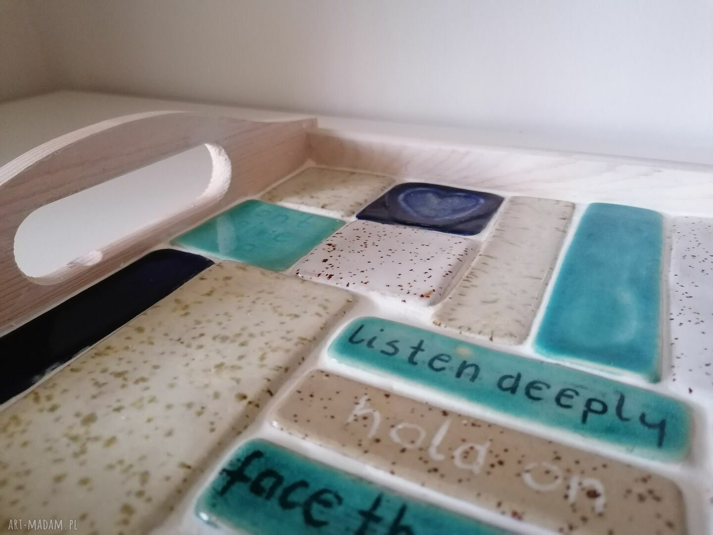 Dobre myśli podane na tacy - ręcznie robiona taca z ceramiką szamotową