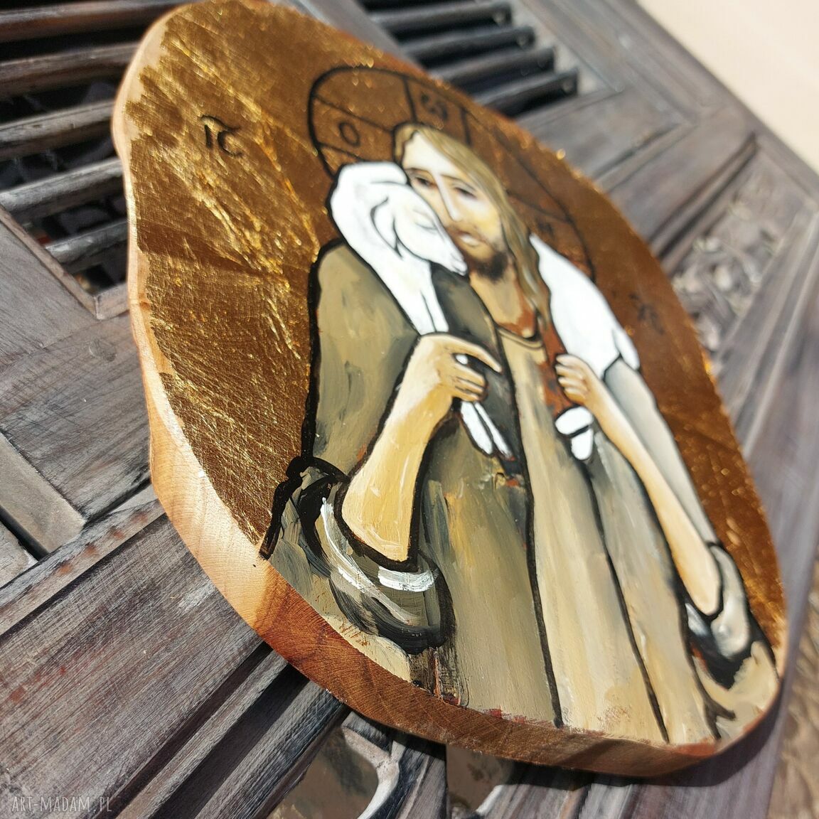 Ikona „Dobry Pasterz” ręcznie malowana i złocona na teakowym drewnie (26x23 cm)