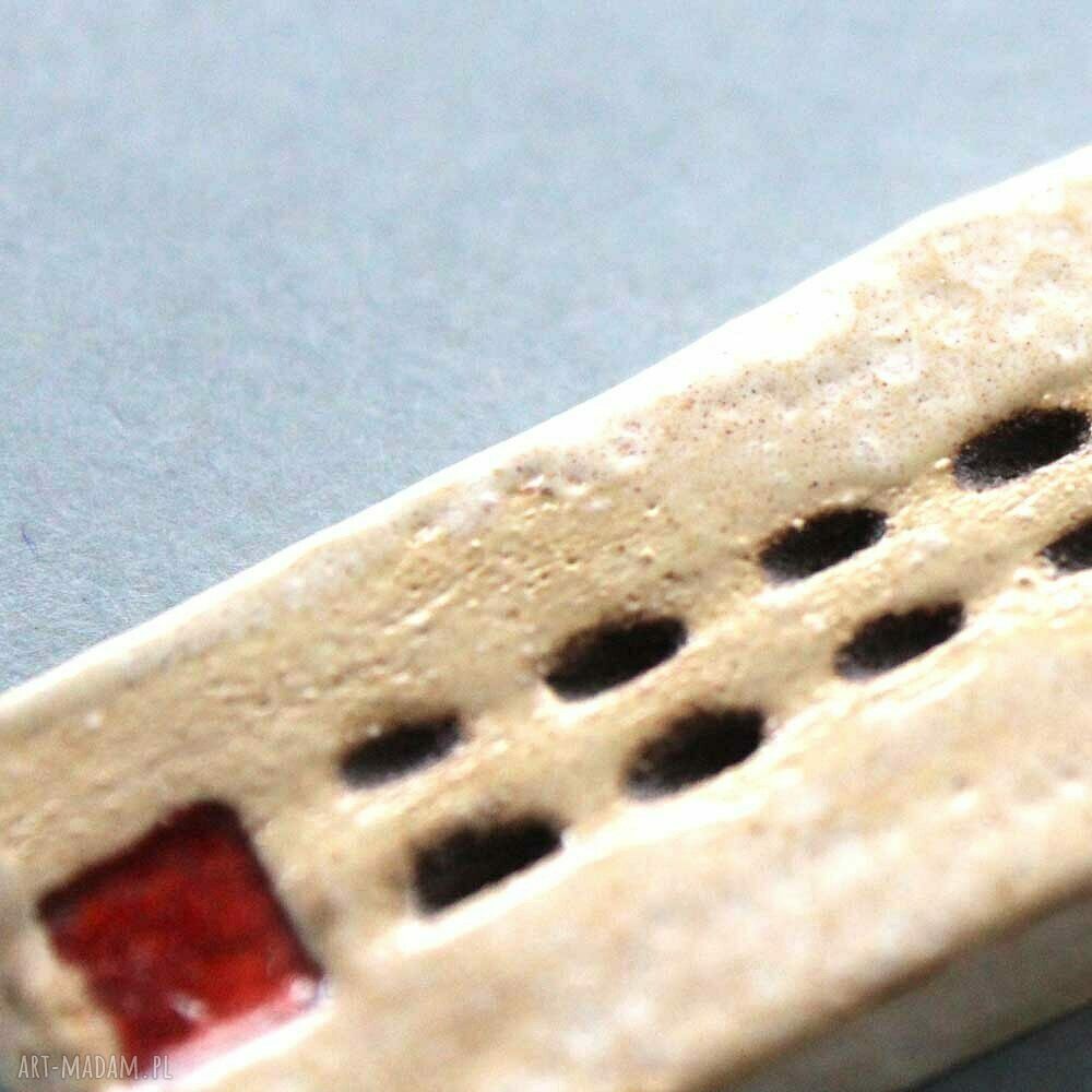 Broszka ceramiczna Domek - prezent, który dodaje ciepła