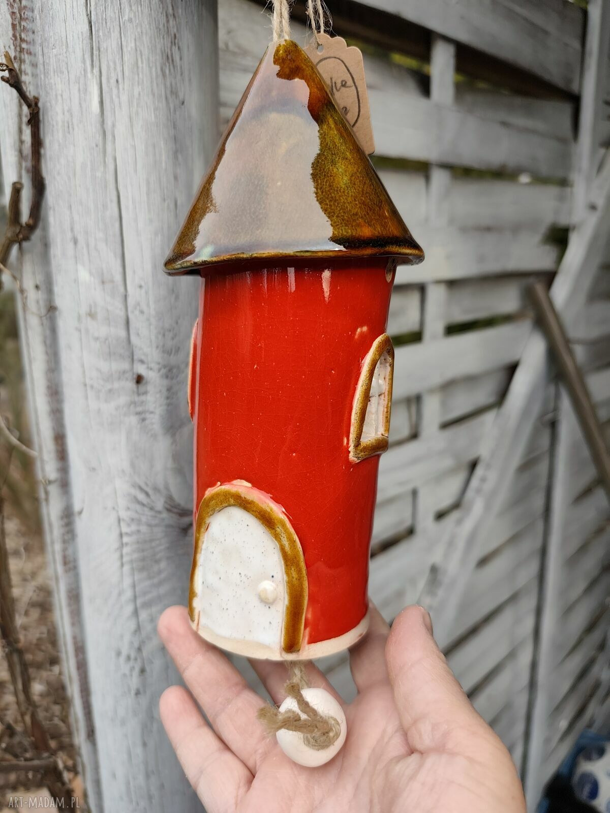 Domek ceramiczny z dzwonkiem - rękodzieło na balkon i do ogrodu