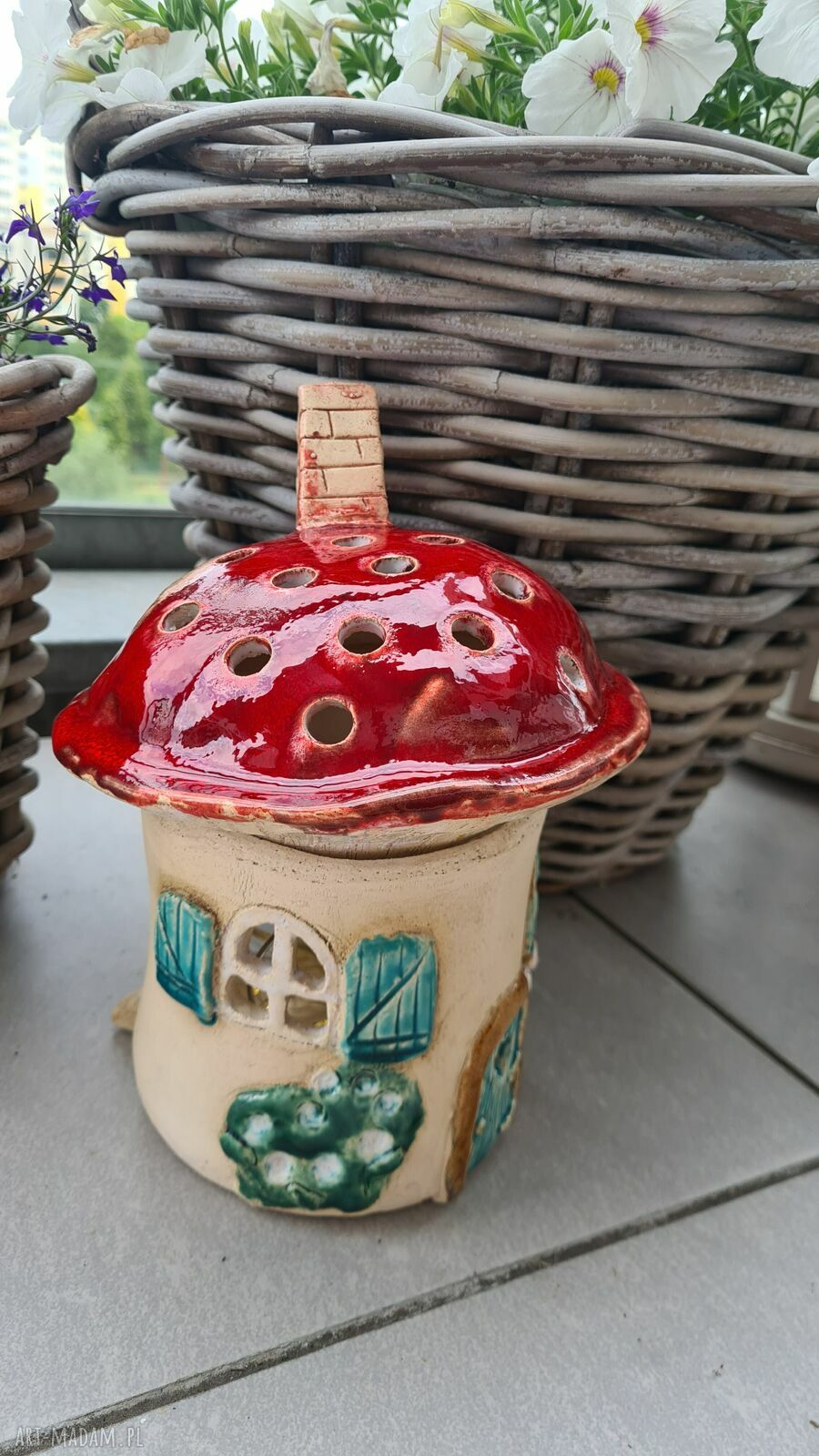 Domek ceramiczny - lampion z jasnej gliny, błyszczące szkliwa 21 x 16 cm