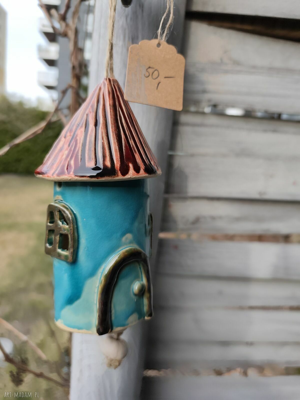 Turkusowy domek ceramiczny dzwonek Wolna Chwila - rękodzieło do ogrodu i na balkon