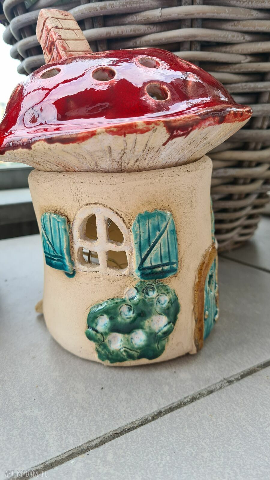 Domek ceramiczny - lampion z jasnej gliny, błyszczące szkliwa (21 x 16 cm)