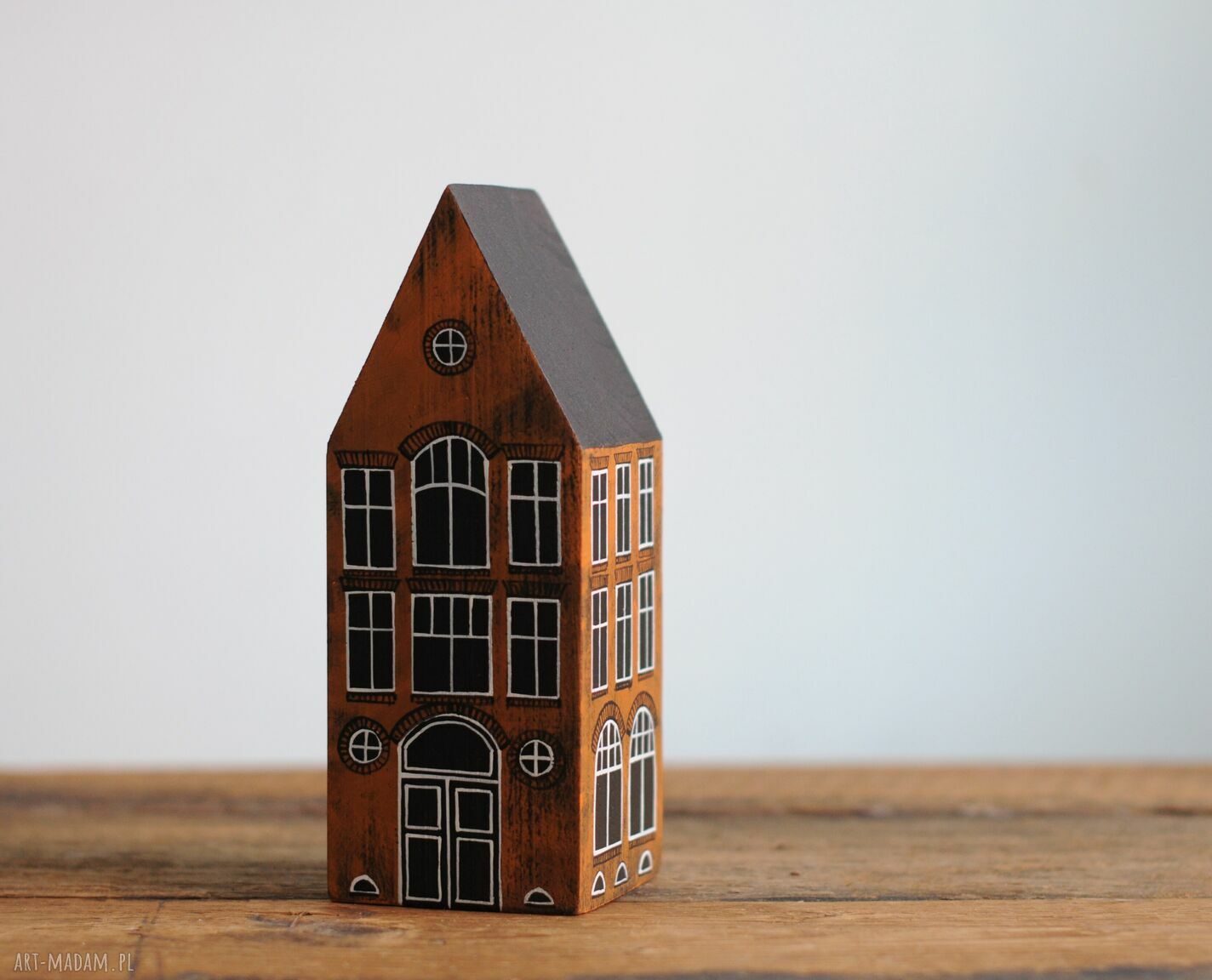 Drewniany domek dekoracyjny "kamieniczka" ręcznie malowany - 20 cm