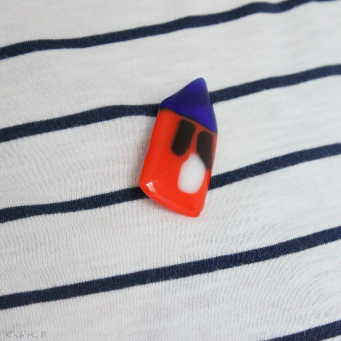 Domek Duszek - szklana broszka handmade