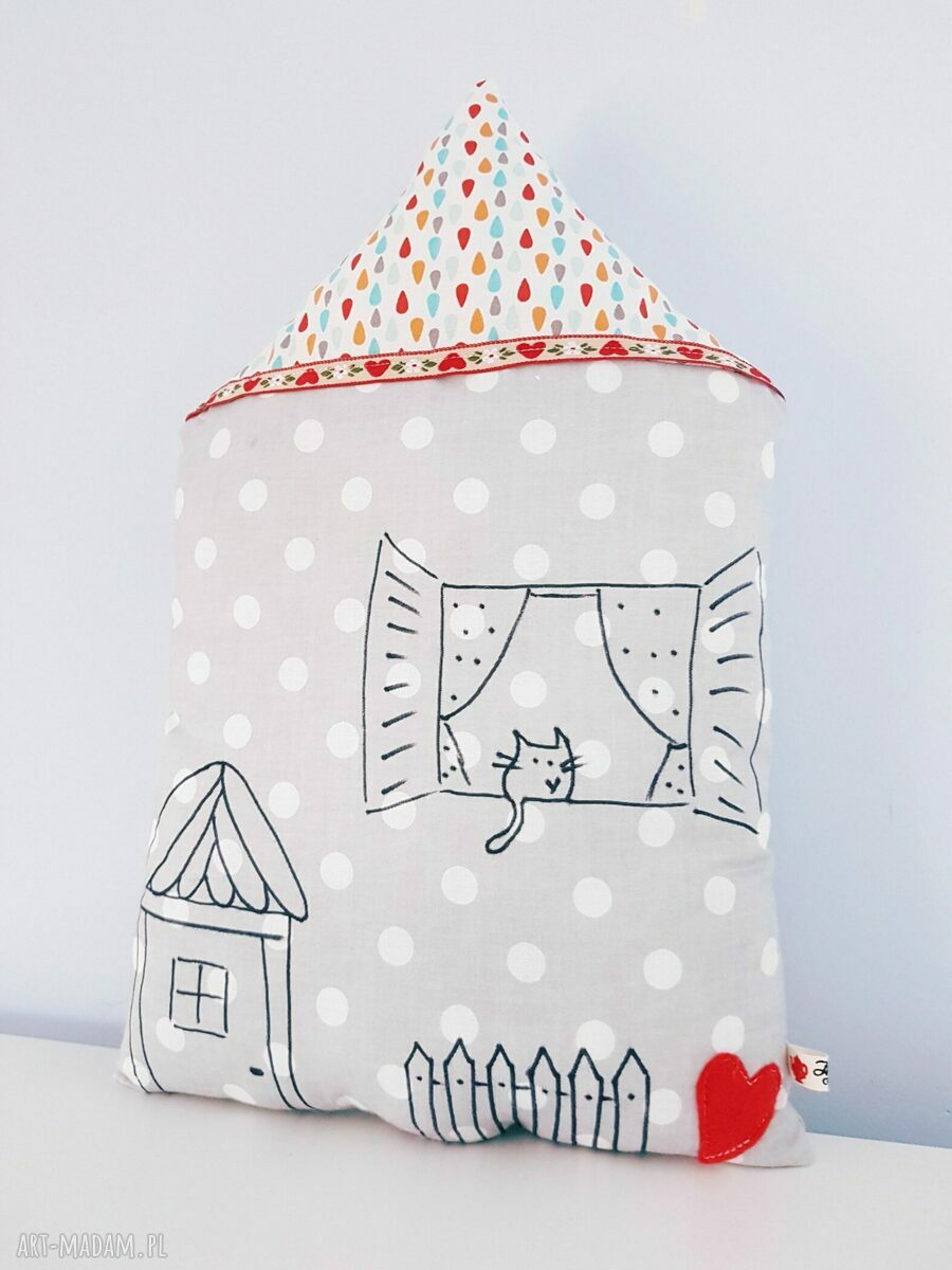 domek z kotem w oknie hand made