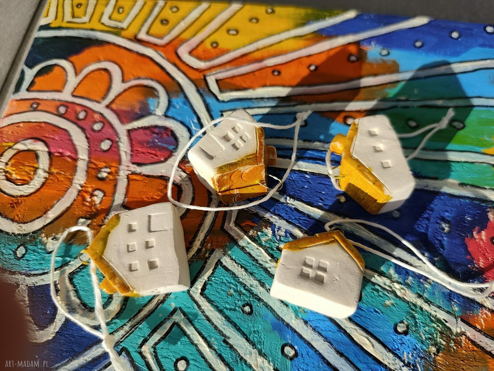 Domki ceramiczne mini 4 szt z zawieszką - kolorowa dekoracja handmade na święta