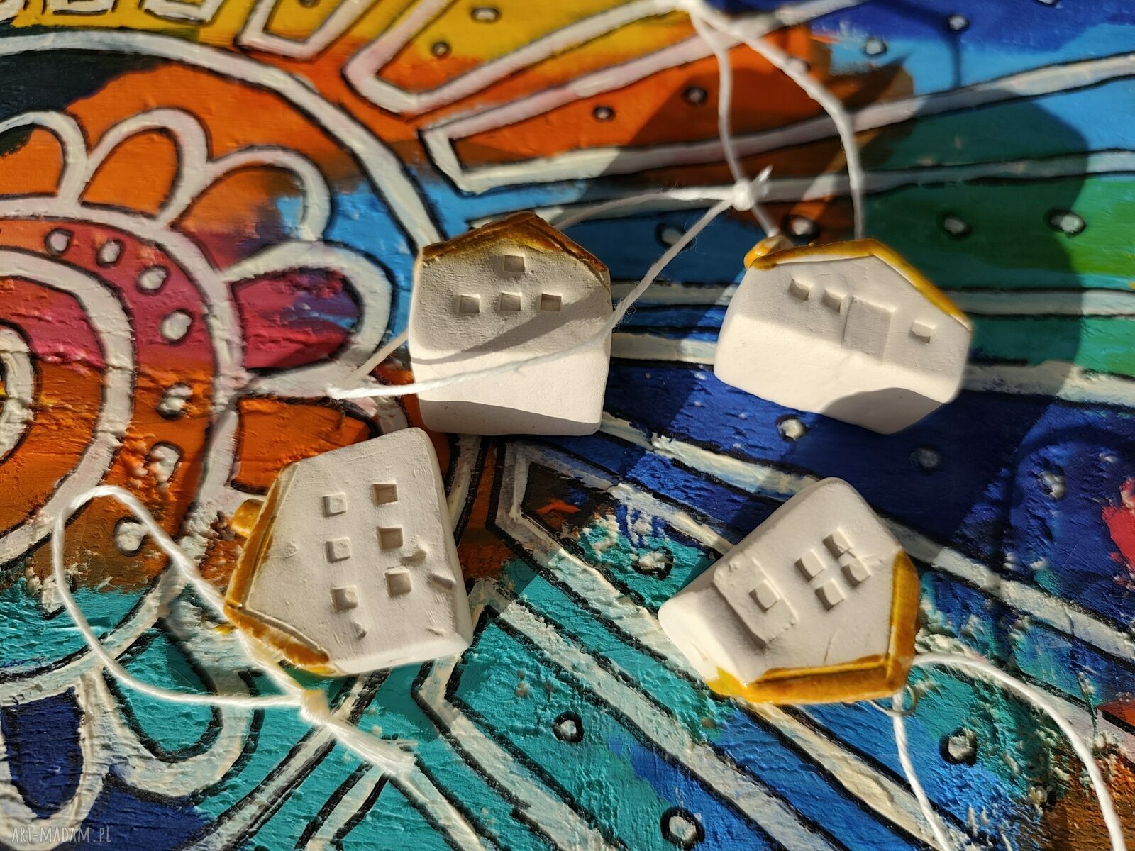 Domki ceramiczne mini 4 szt z zawieszką - kolorowa dekoracja handmade na święta