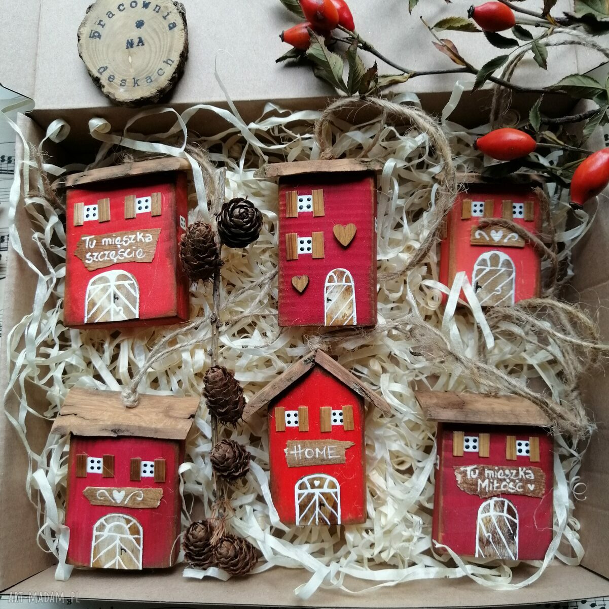 Domki do powieszenia no 2 - choinkowa ozdoba handmade (6 szt. czerwonych)