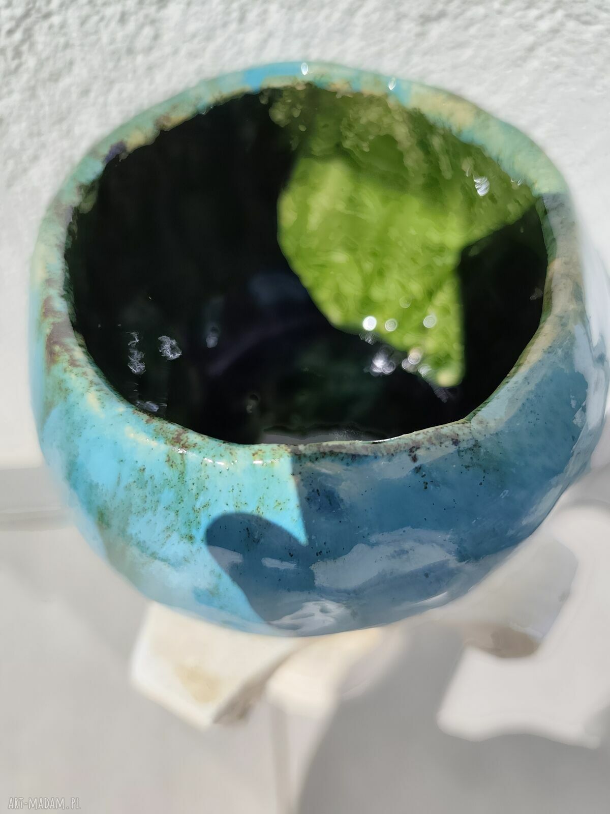 Ręcznie robiona donica-osłonka ceramiczna na kwiaty z serduszkiem