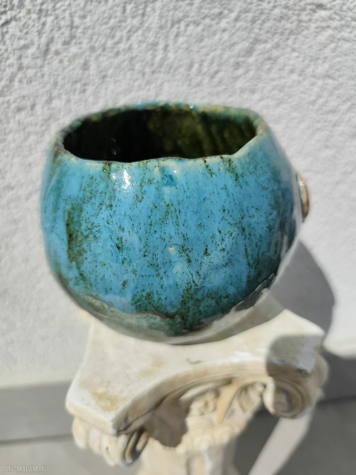 Ręcznie robiona donica-osłonka ceramiczna na kwiaty z serduszkiem