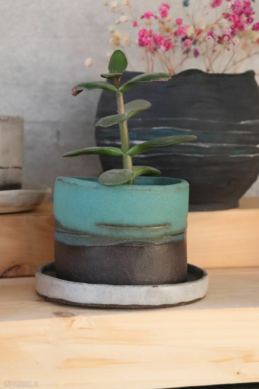 Doniczka ceramiczna handmade Otuliny z niebieskim szkliwem i podstawką