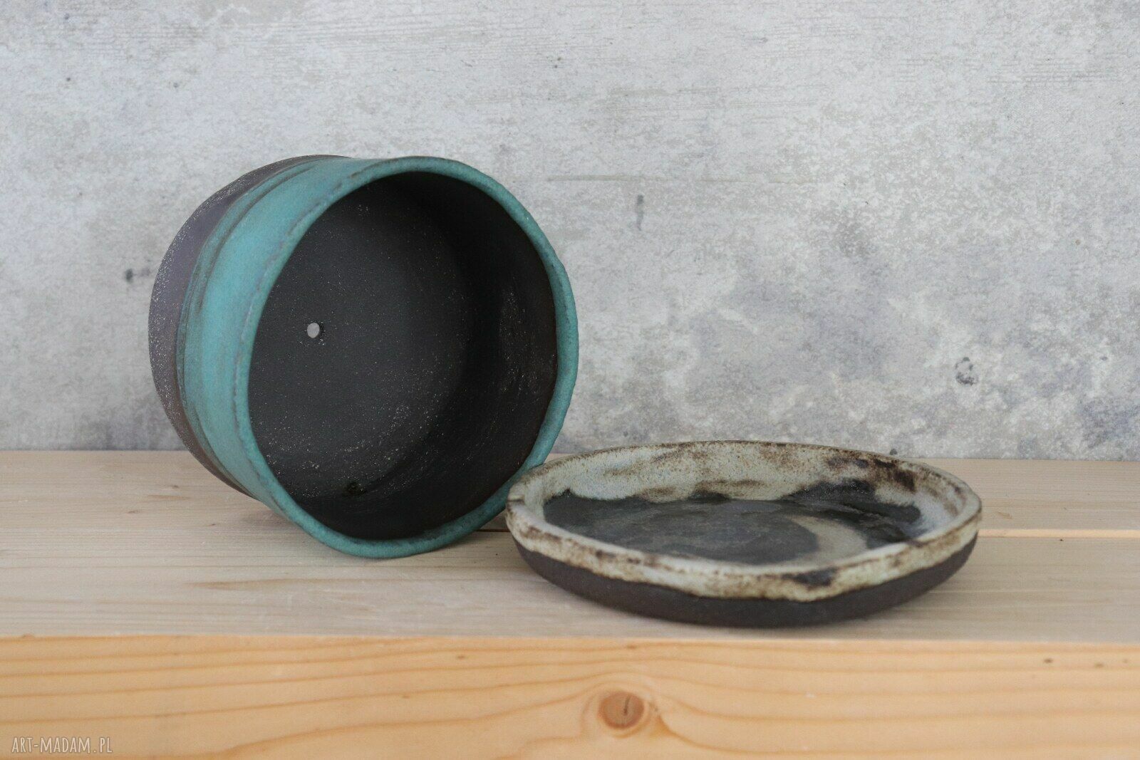 Doniczka ceramiczna Otuliny handmade - niebieskie szkliwo i fioletowa podstawka