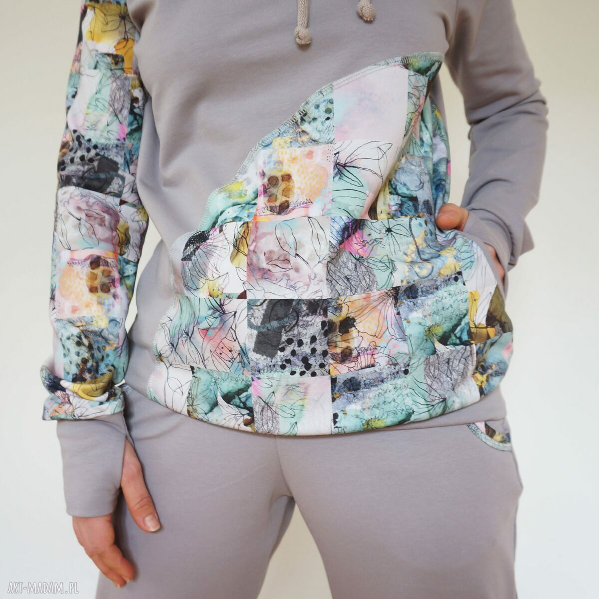 Dres damski Pastele - pastelowa bluza z kapturem i kieszenią