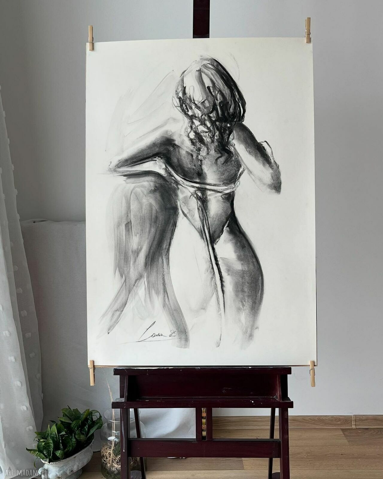 Dress - obraz kobieta 100x70 cm w technice węgla do sypialni