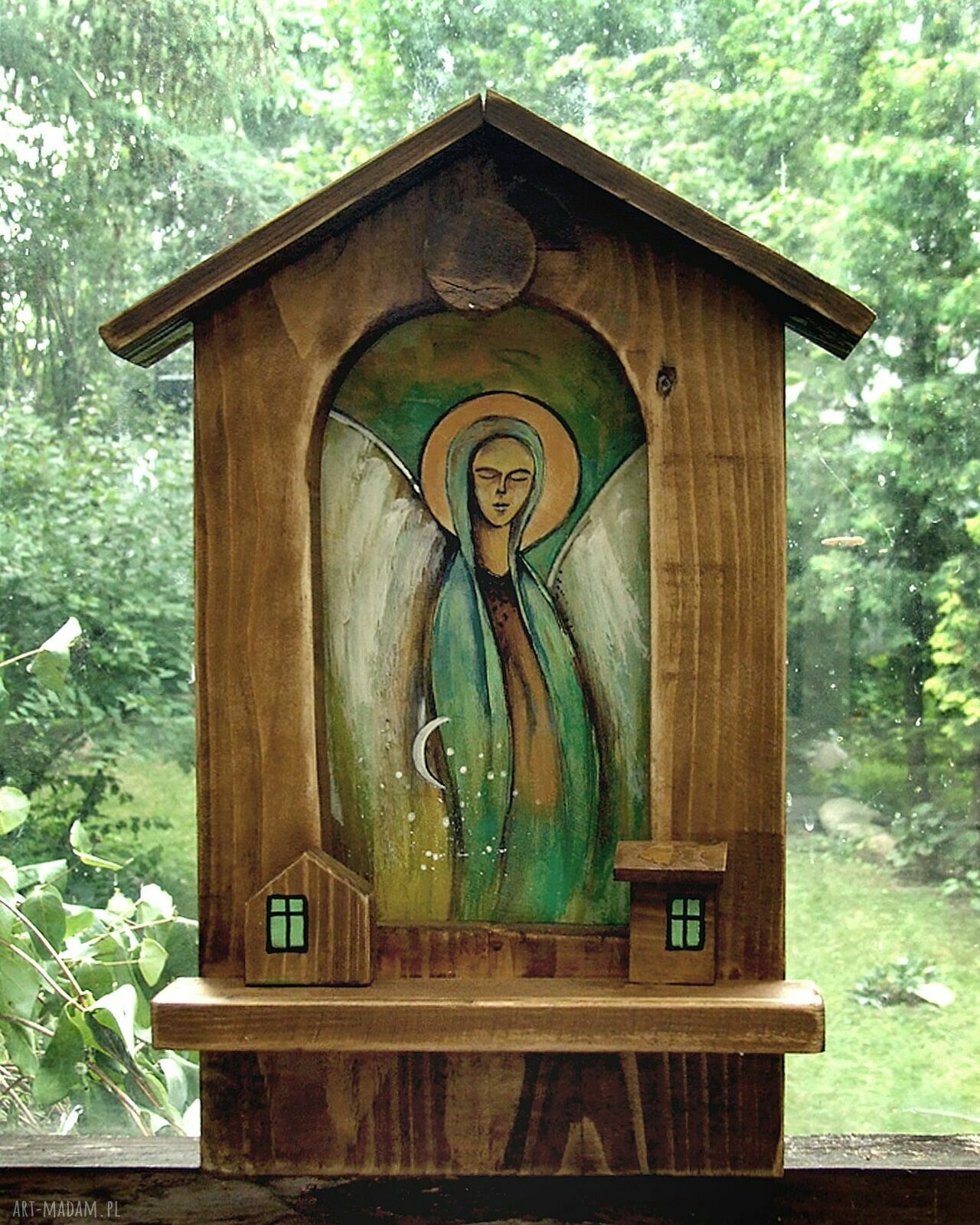 Drewniana kapliczka - Anioł czuwający