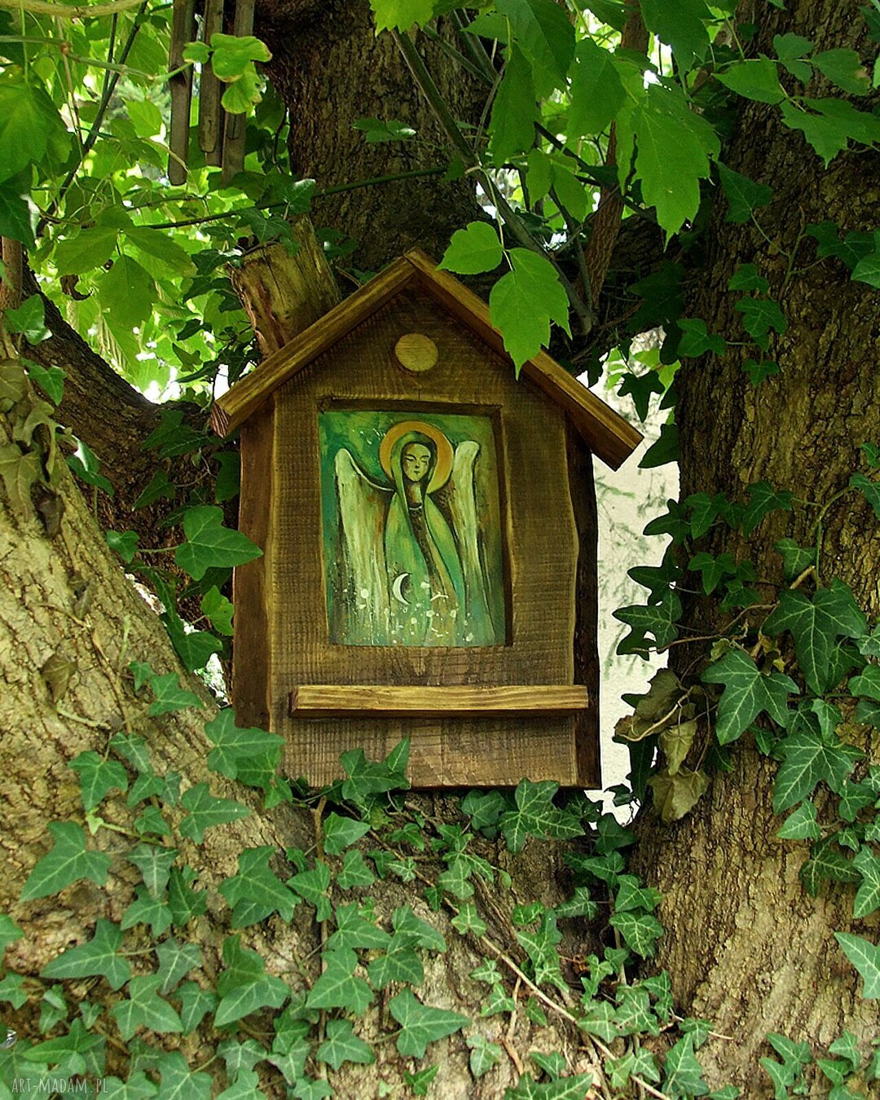 Drewniana kapliczka - Anioł pilnujący domostwa (ręcznie malowana)