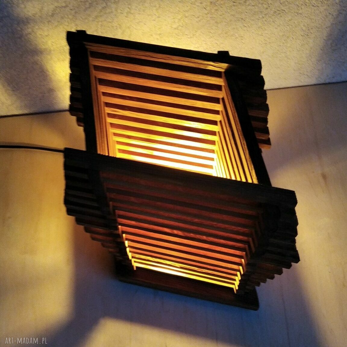 Drewniana lampka z drewna - bejca dębu i LED E14