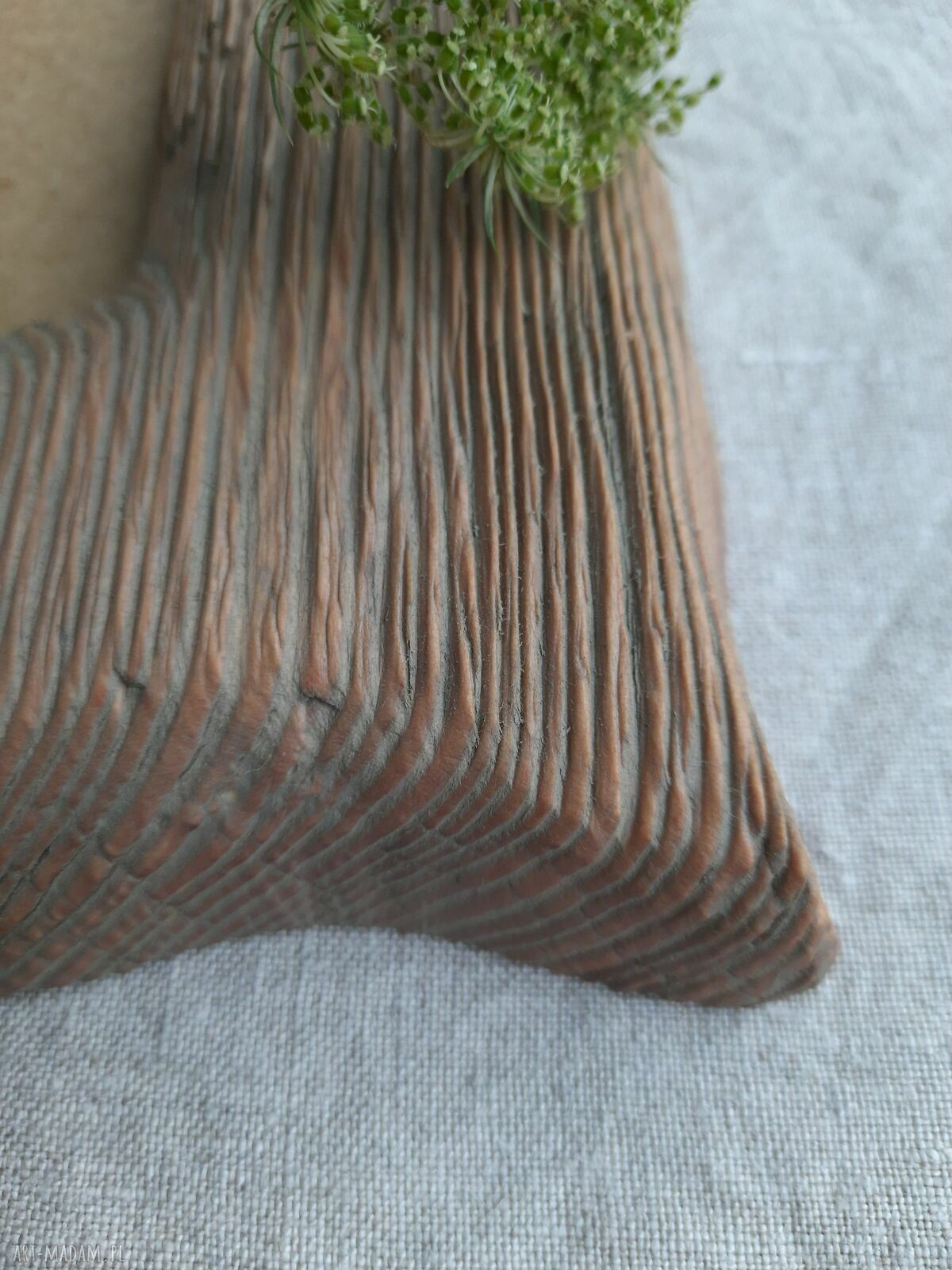 Drewniana ramka rustykalna z szczotkowanego modrzewia na zdjęcie 10 x 15 cm