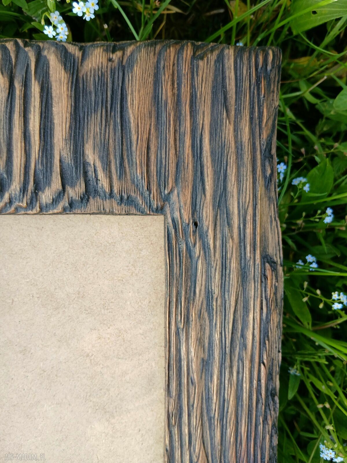 Drewniana ramka wisząca na zdjęcie 10x15 - szczotkowane sosnowe drewno