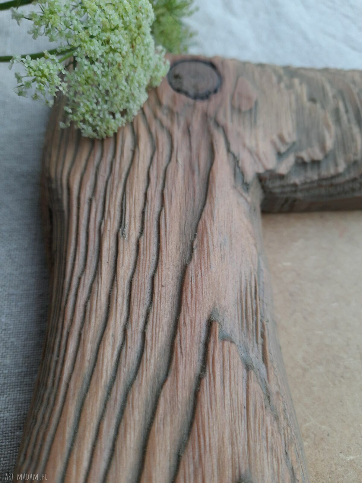 Drewniana ramka rustykalna z szczotkowanego modrzewia na zdjęcie 10 x 15 cm