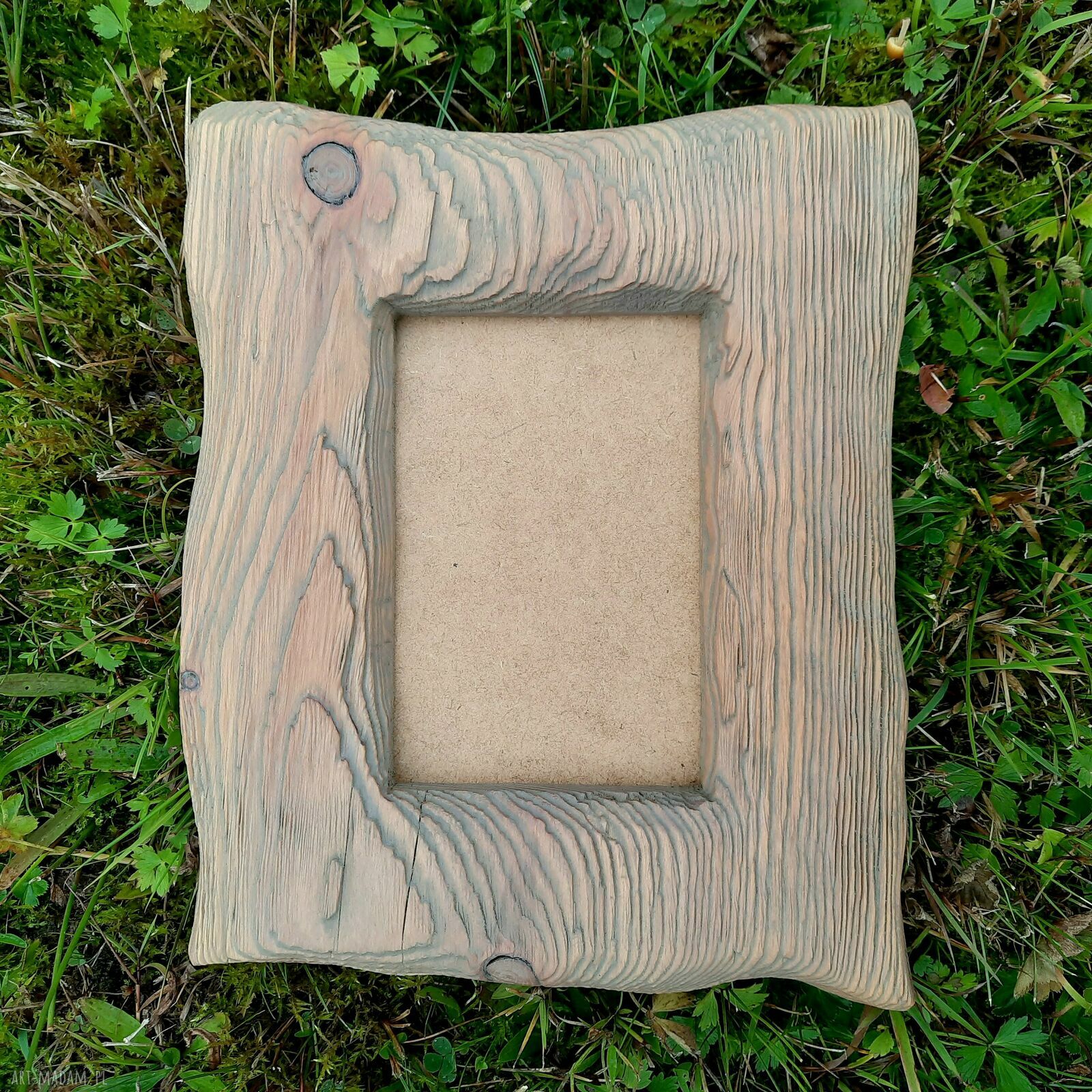 Drewniana ramka rustykalna z szczotkowanego modrzewia na zdjęcie 10 x 15 cm