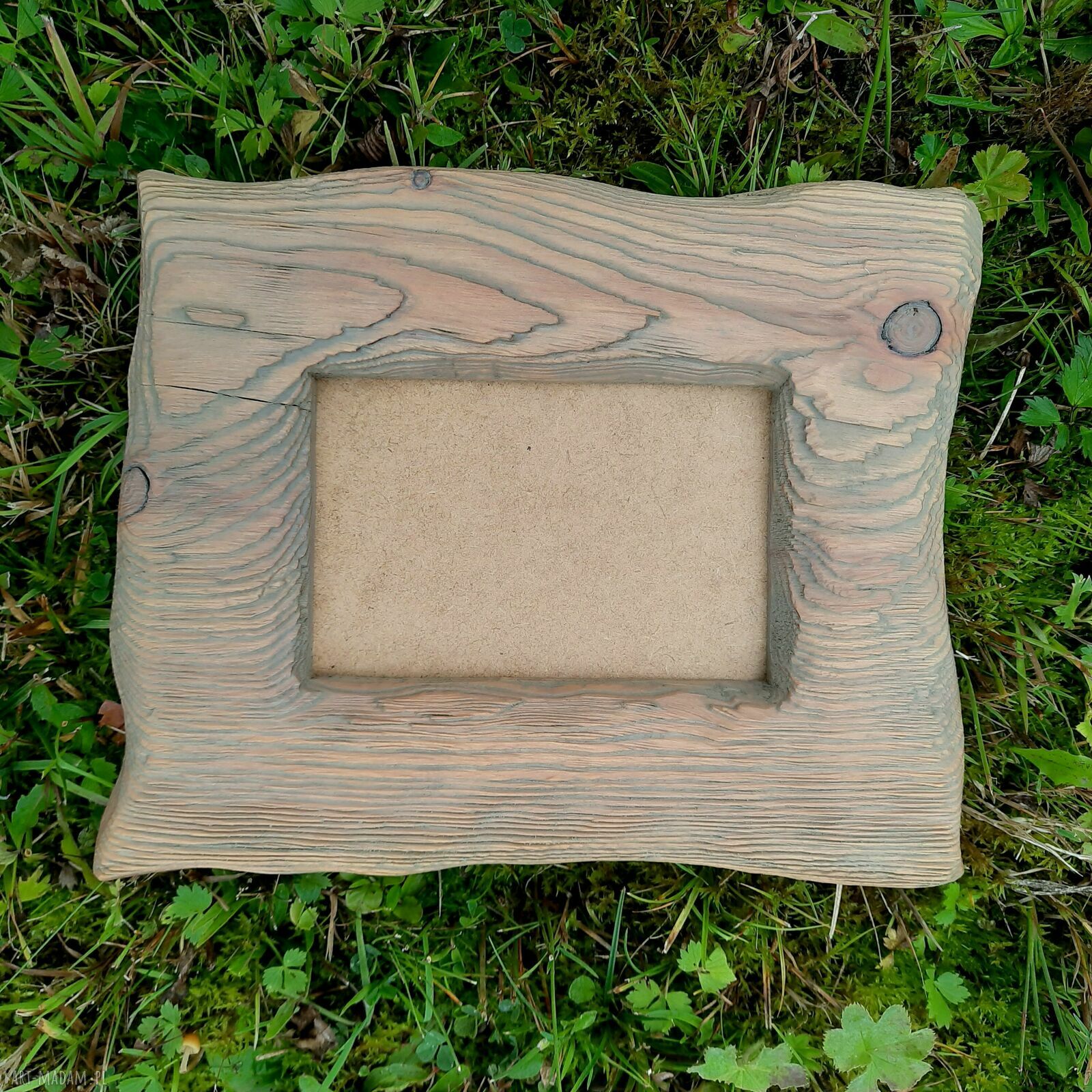 Drewniana ramka rustykalna z szczotkowanego modrzewia na zdjęcie 10 x 15 cm