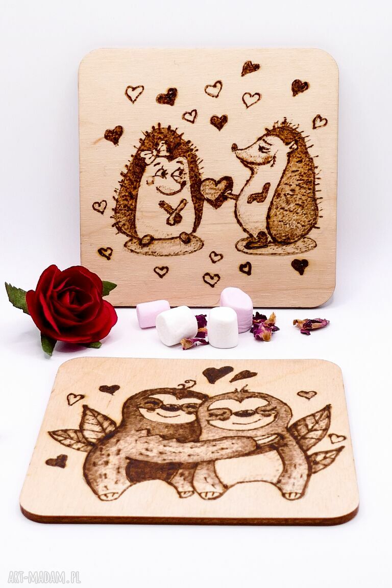 Drewniana ręcznie wypalana podkładka pod kubek - Jeże, prezent handmade