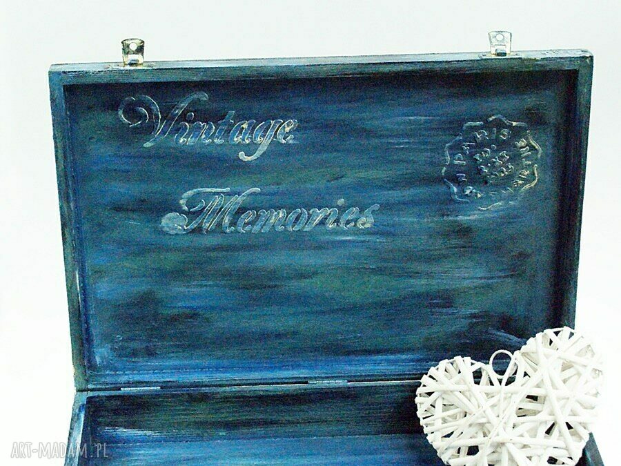 Drewniana walizka vintage rose na zdjęcia