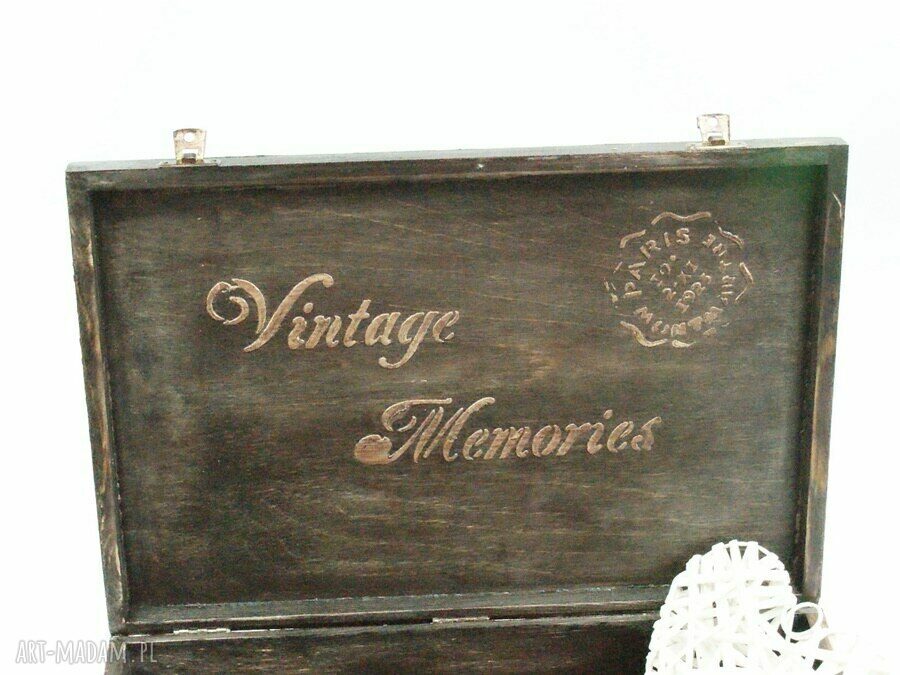 Drewniana walizka vintage poscard na zdjęcia i pamiątki