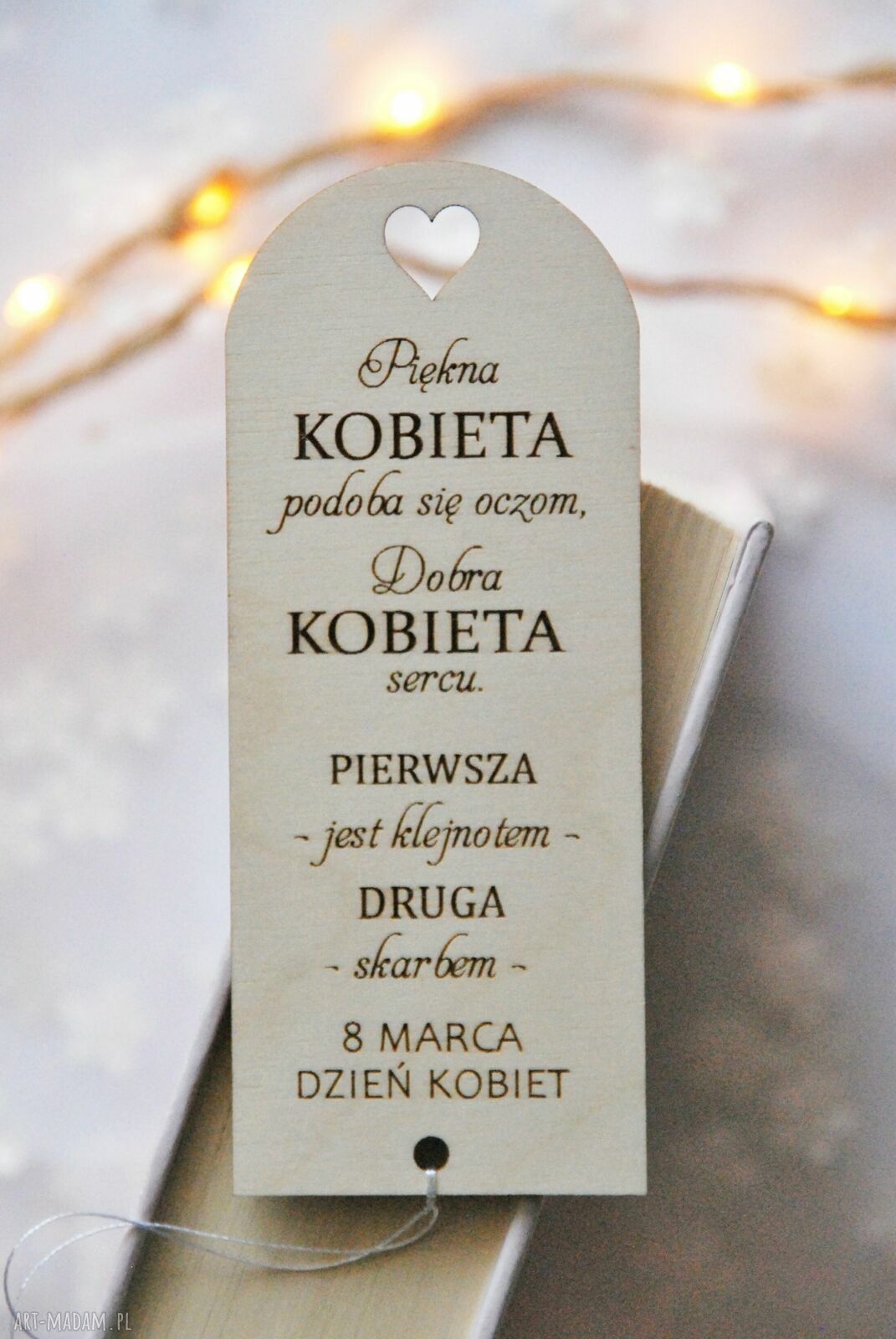 Drewniana zakładka do książki z chwostem - prezent na Dzień Kobiet