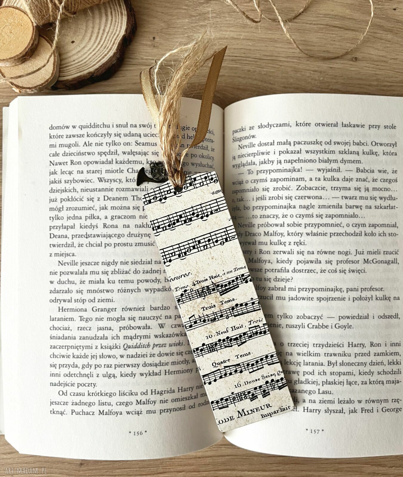 Drewniana zakładka do książki „W to mi graj” - ręcznie robiona decoupage z nutami