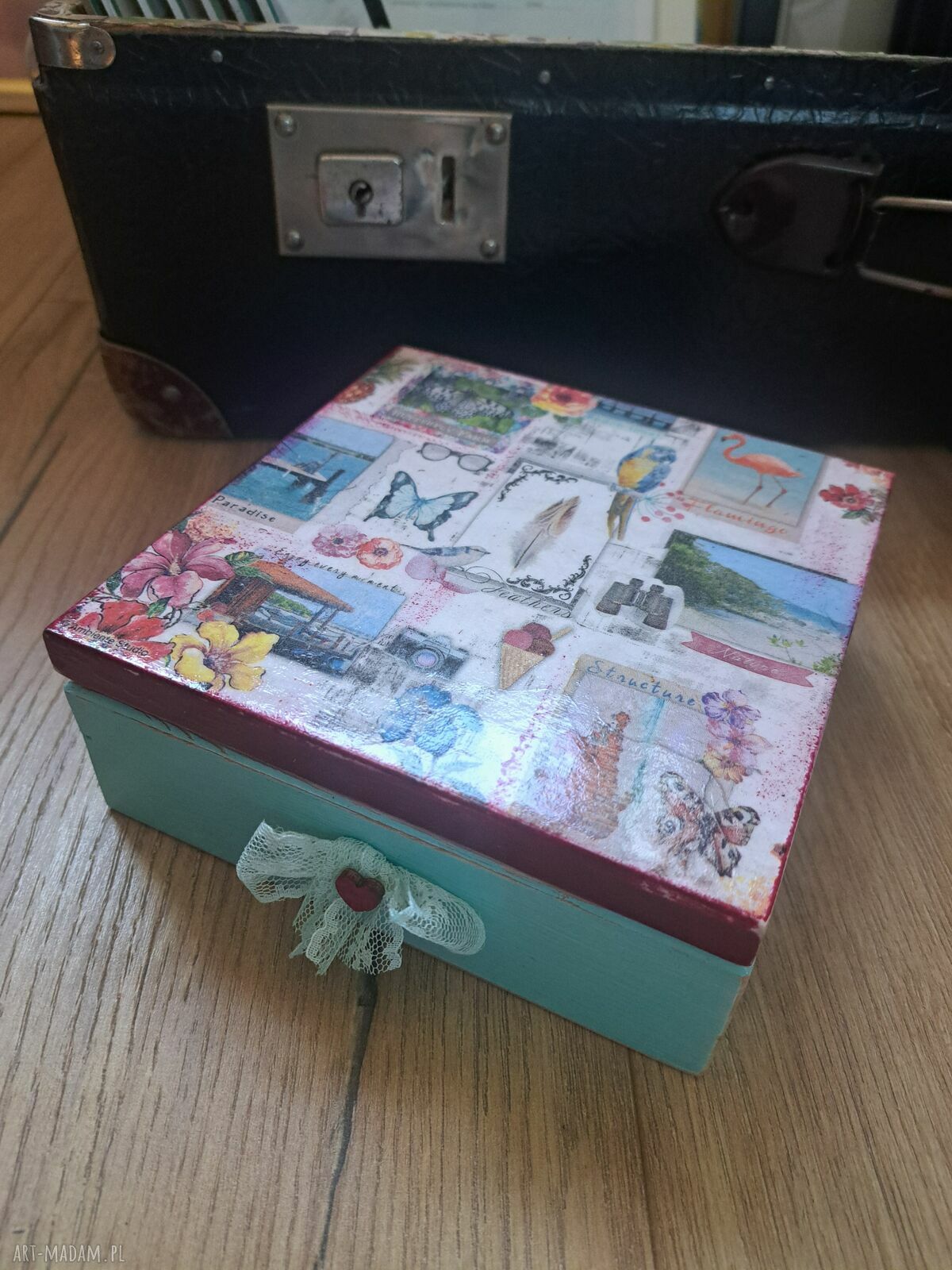 Drewniana szkatułka vintage na biżuterię i pamiątki