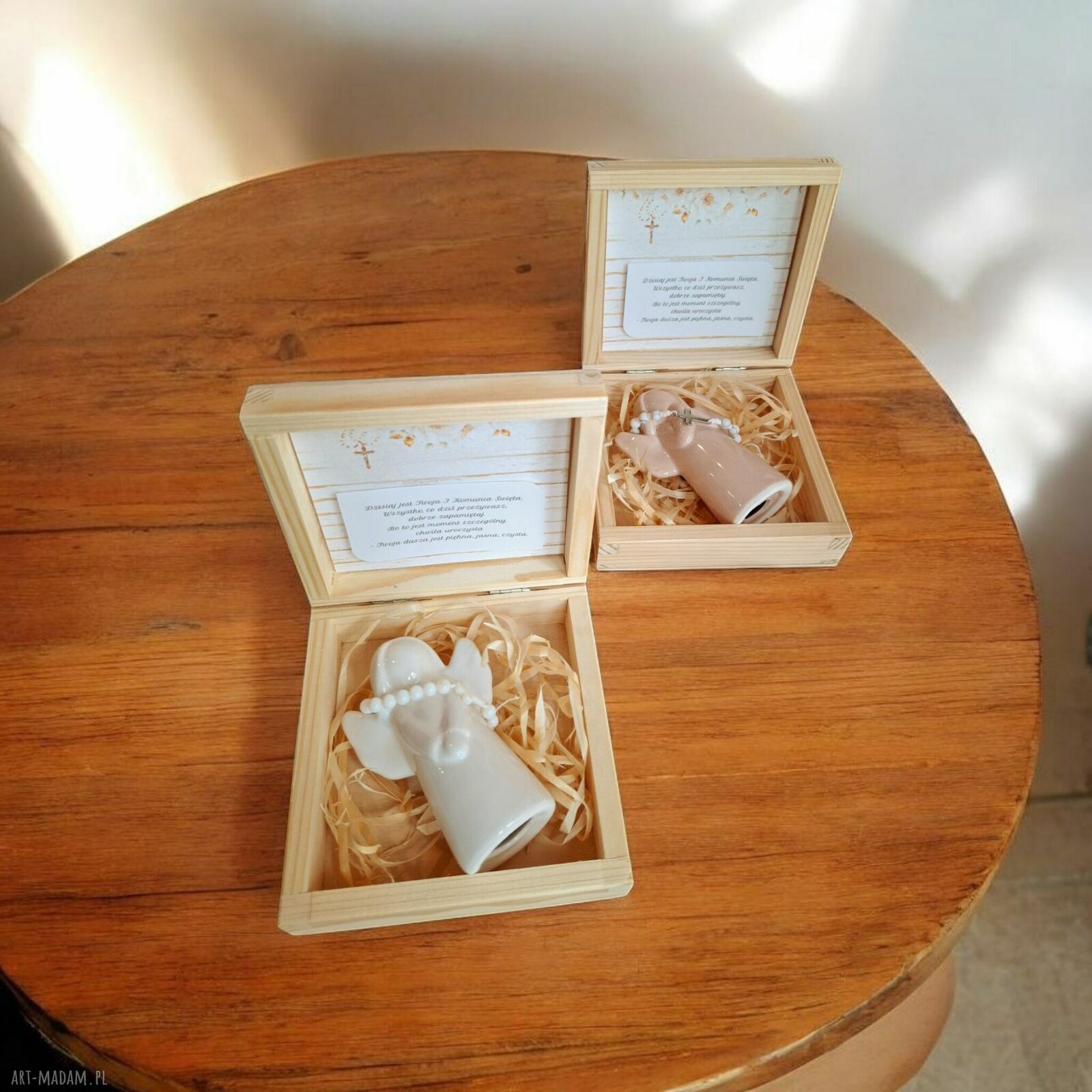 Drewniane pudełko komunijne na Pierwszą Komunię Świętą - aniołek i dziesiątka różańca 12x12 cm