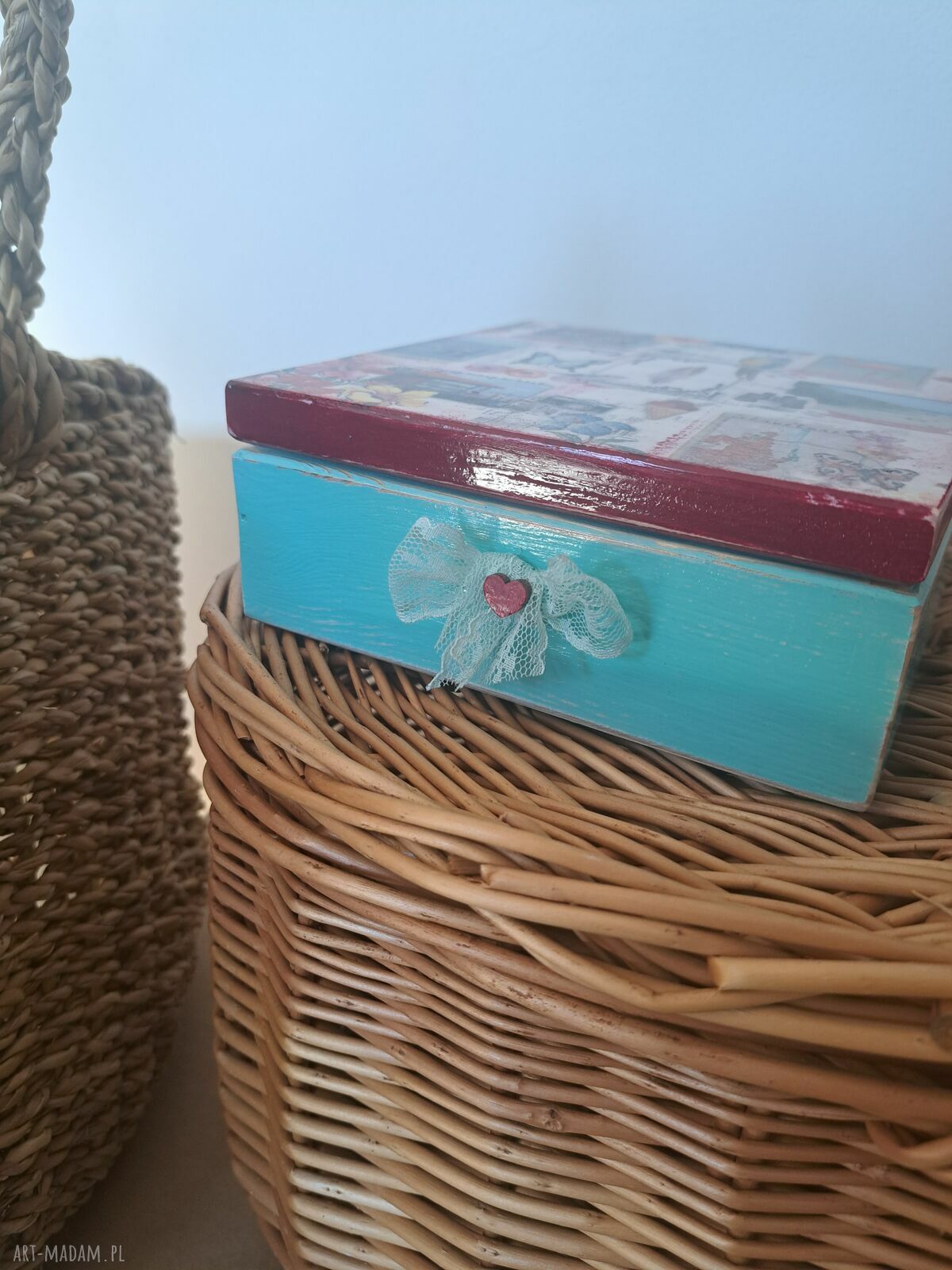 Drewniana szkatułka vintage na biżuterię i pamiątki