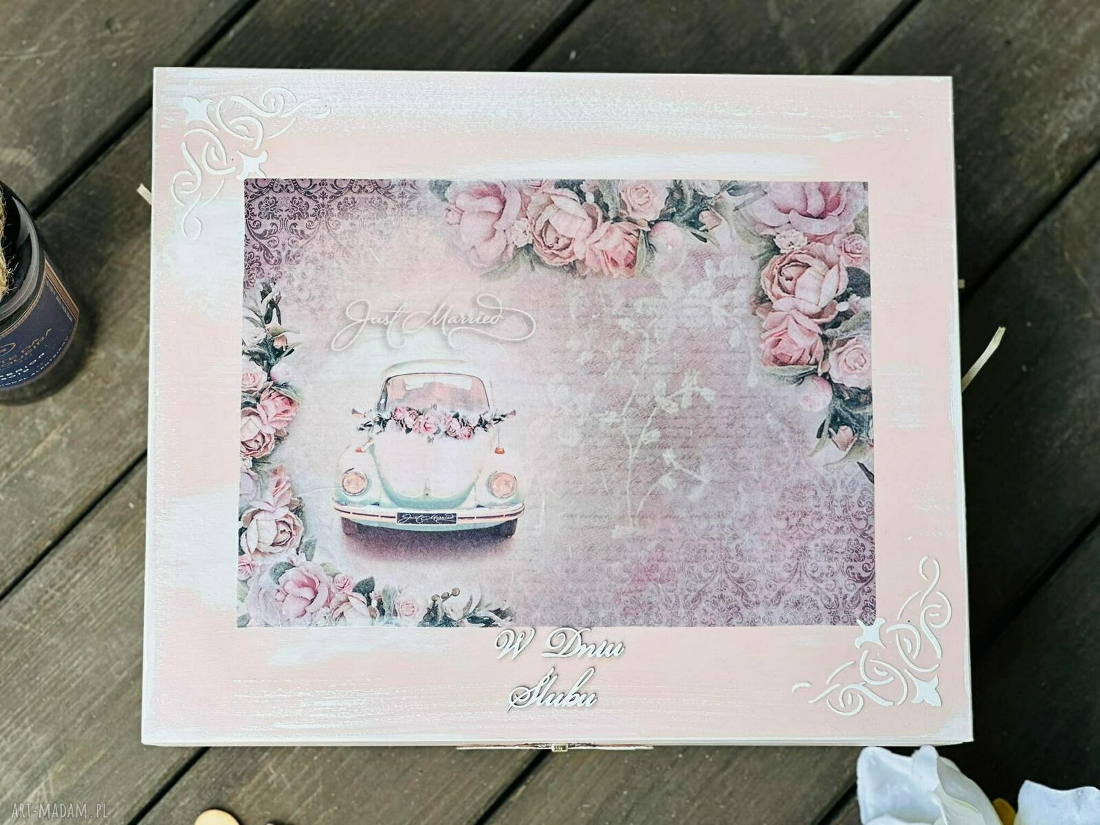 Drewniana skrzynia na wino - prezent na ślub w stylu shabby chic