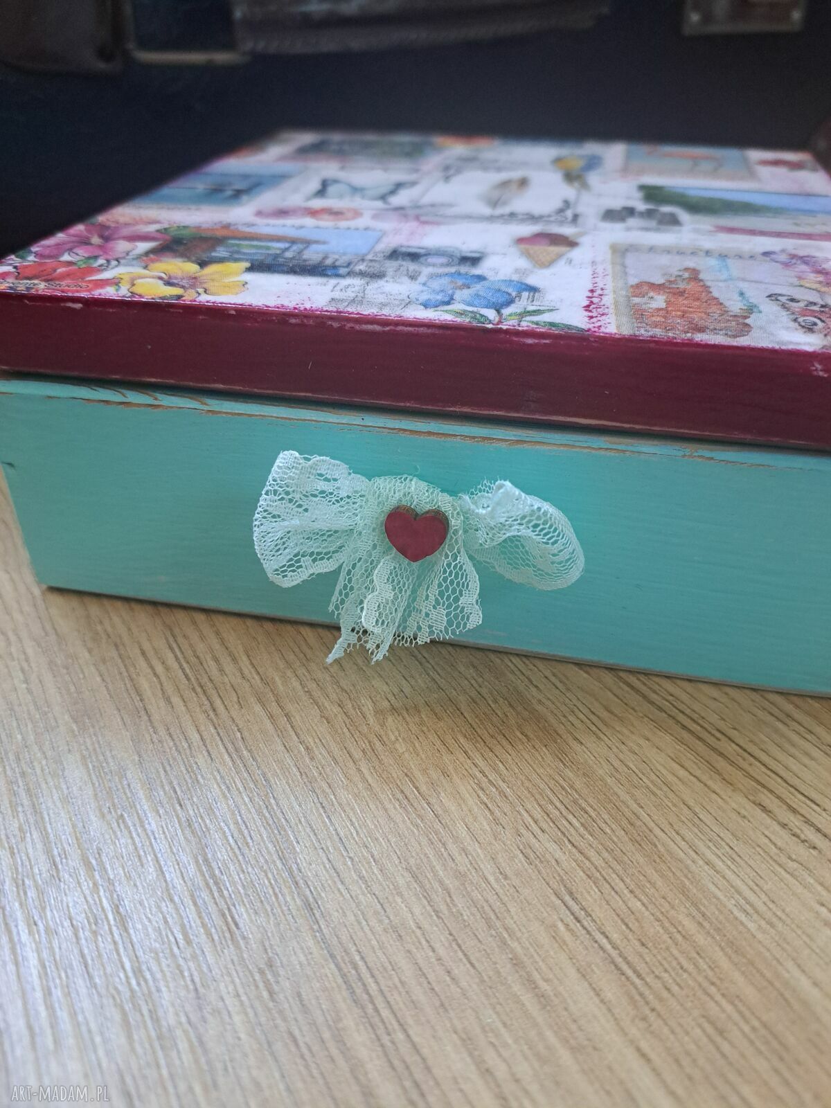 Drewniana szkatułka vintage na biżuterię i pamiątki