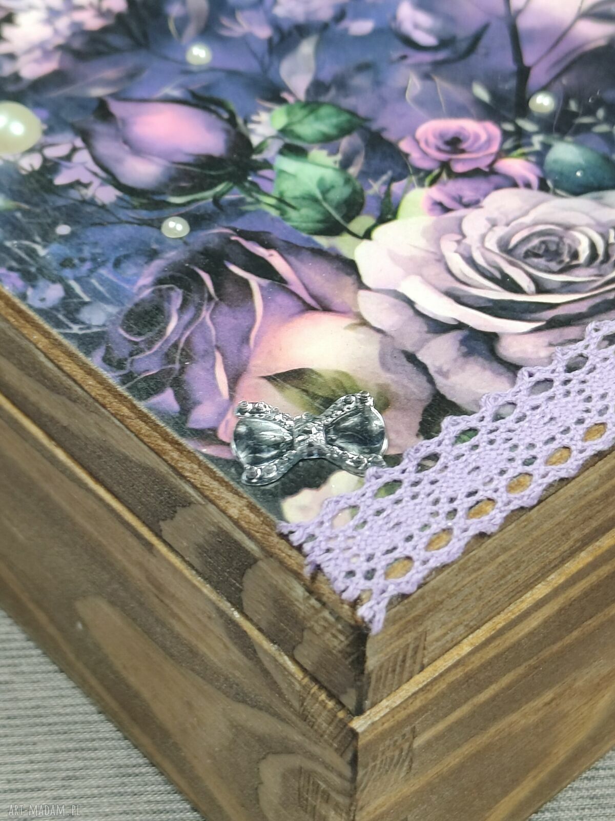 Personalizowana drewniana szkatułka na biżuterię i drobiazgi
