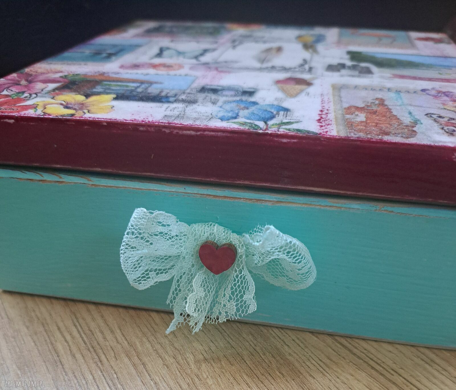 Drewniana szkatułka vintage na biżuterię i pamiątki