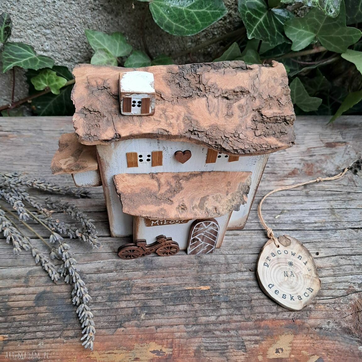 Drewniany domek stojący No 1 - rustykalna dekoracja handmade na parapet