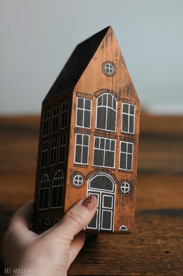 Drewniany domek dekoracyjny "kamieniczka" ręcznie malowany - 20 cm